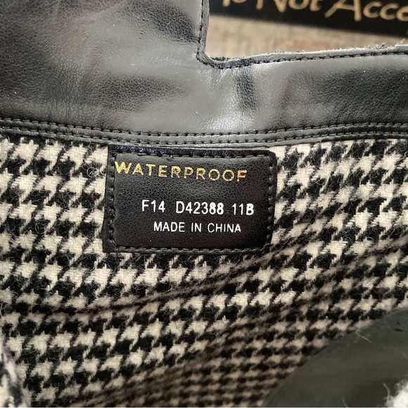 Cole Haan Size 11B Black Suede Indiana Short Boot - Picture 2 of 13